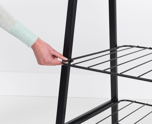 linn_clothes_rack_large_-_black_-_8710755118241_brabantia_96dpi_1181x958px_e_nr-13470-brabantia-vianainox-1024x831 pormenor estante preta linn rack grande brabantia