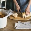 179600156 CAIXA PARA PÃO COM TÁBUA DE CORTE BRANCO LEITE TIERRA GUZZINI GU179600156